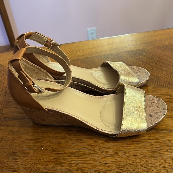 Naturalizer Wedges Cork, Gold, Brown Size 10 - Picture 4 of 7